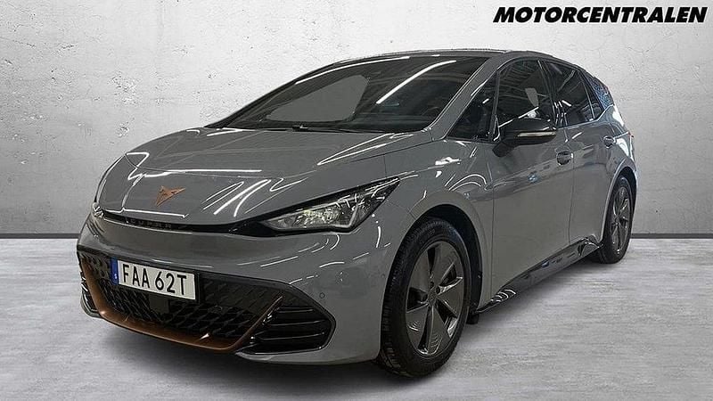 Ljusgrå (grå) Begagnad 2022 Cupra Born Halvkombi | 259 000 kr (Marknadspris) - Bild 1/3