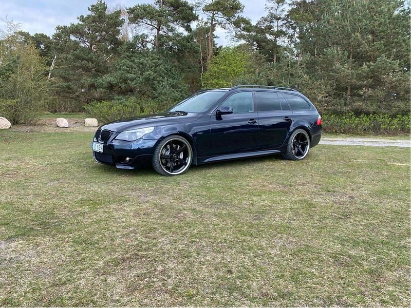 Svart Begagnad 2006 BMW 550 M Sport Kombi | 119 500 kr - Bild 1/4