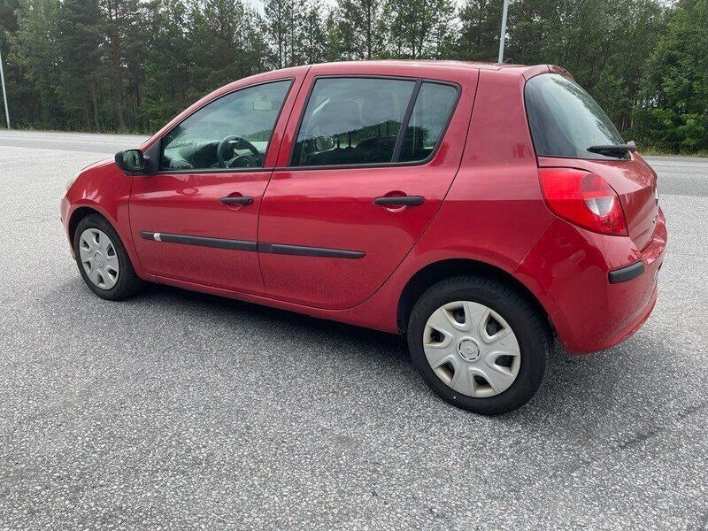 Röd Begagnad 2006 Renault Clio R.S. Halvkombi | 9 900 kr (Superpris) - Bild 1/4