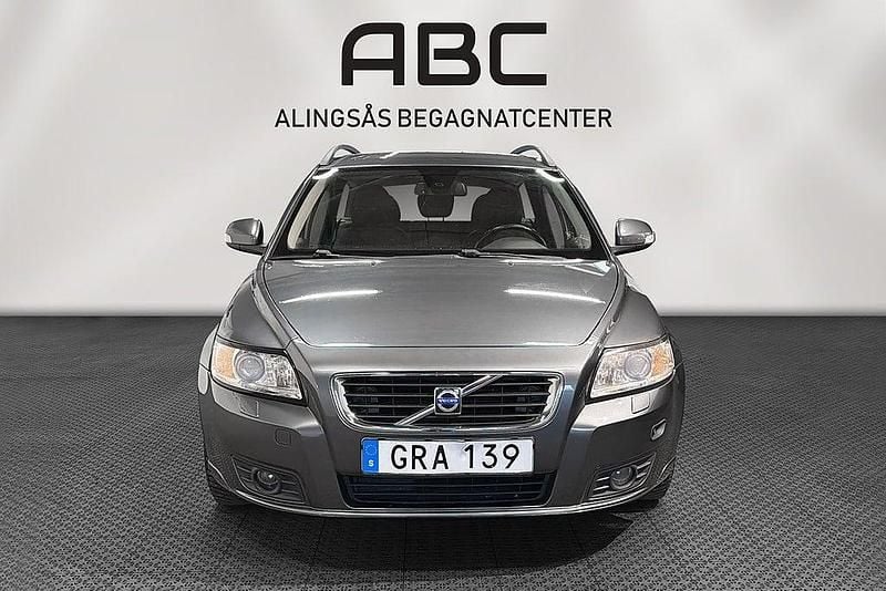 Begagnad Volvo V50 Momentum 145 HK (106 kW) 2010 Grå Kombi