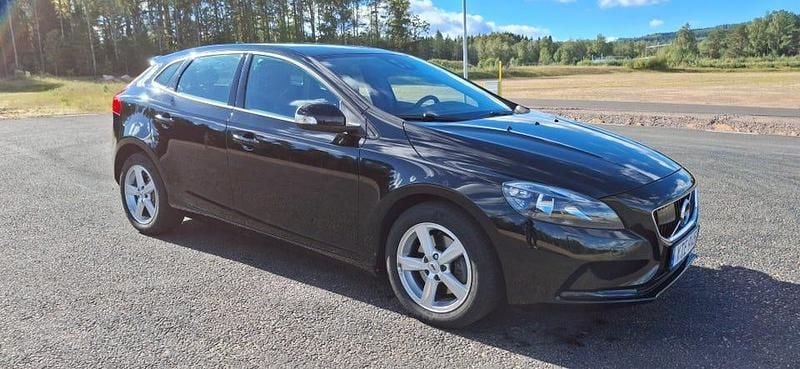 Begagnad 2018 Volvo V40 | 149 500 kr (Bra pris) - Bild 1/4