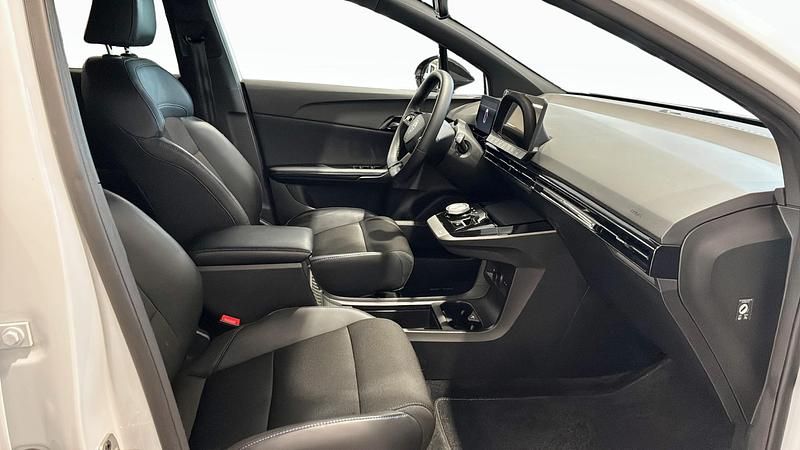 Begagnad MG MG4 EV Luxury 150 kW (204 HK) 2022 Vit (white) Halvkombi