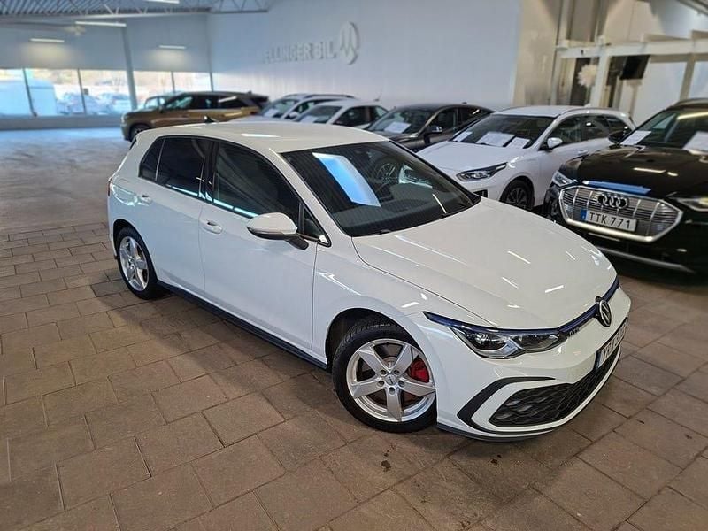 Begagnad VW Golf VIII GTE 245 HK (180 kW) 2020 Pure white Halvkombi