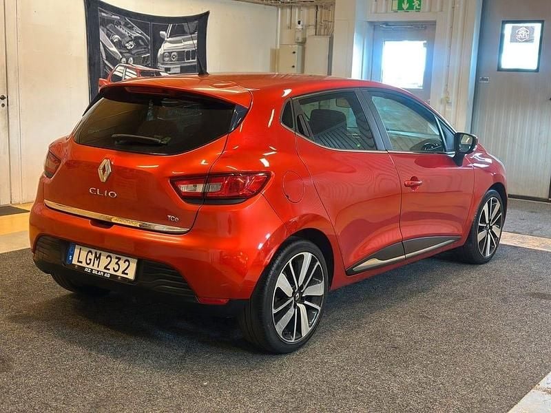 Begagnad Renault Clio IV 90 HK (66 kW) 2015 Röd Halvkombi
