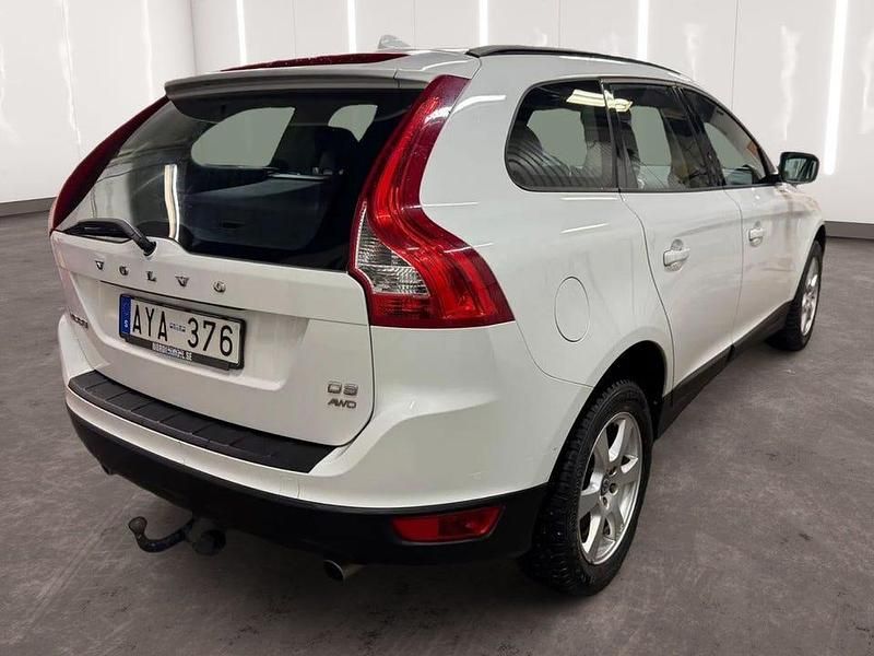 Begagnad Volvo XC60 Kinetic 164 HK (120 kW) 2011 Vit SUV