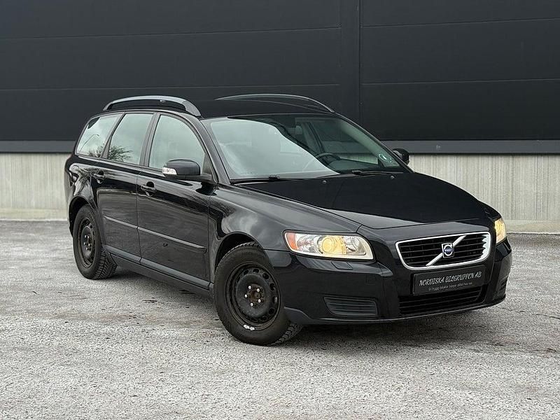 Begagnad Volvo V50 Kinetic 125 HK (91 kW) 2008 Svart Kombi