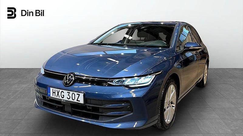 Anemone blue metallic Begagnad 2025 VW Golf VIII Edition Halvkombi | 309 900 kr (Marknadspris) - Bild 1/4