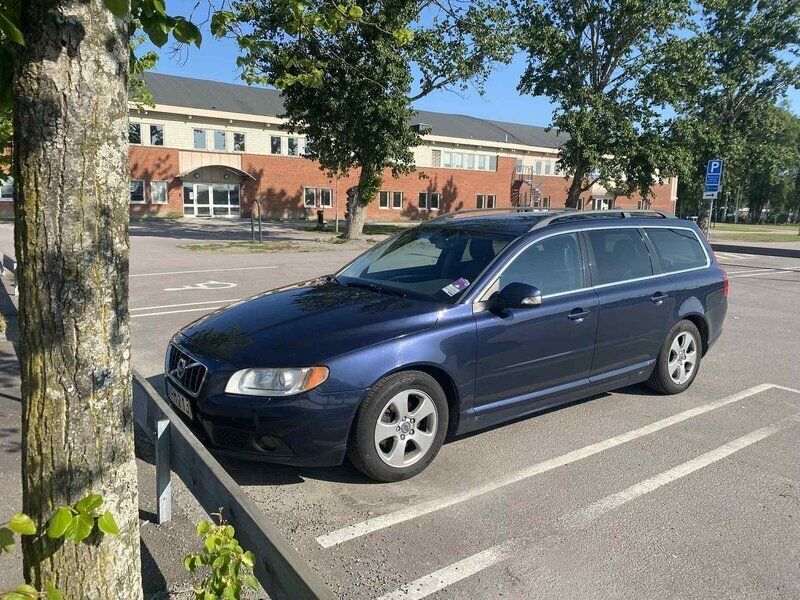 Blå Begagnad 2010 Volvo V70 Momentum Kombi | 74 900 kr (Marknadspris) - Bild 1/4