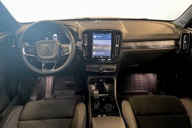 Begagnad Volvo C40 303 kW (413 HK) 2022 Vit SUV