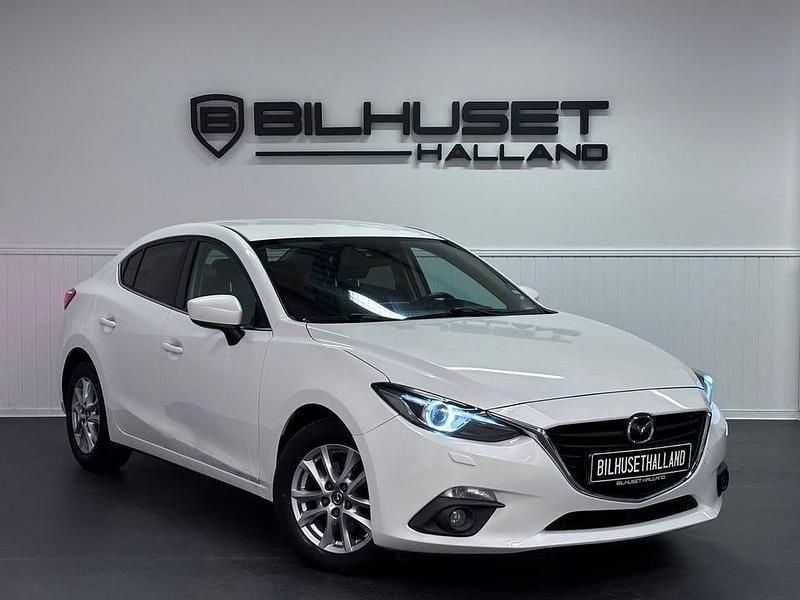 Vit Begagnad 2015 Mazda 3 Sedan | 99 900 kr (Marknadspris) - Bild 1/4