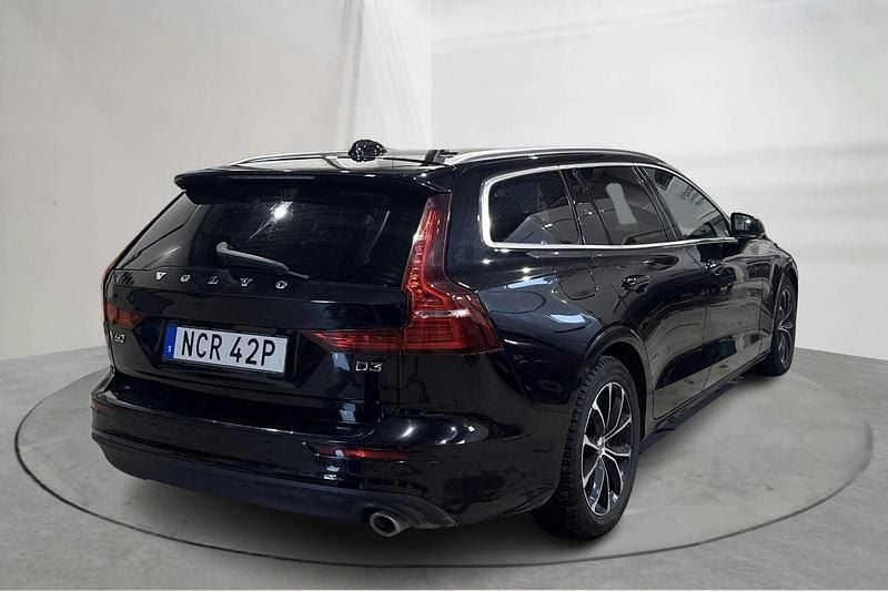 Begagnad Volvo V60 Momentum 150 HK (110 kW) 2020 Svart Kombi