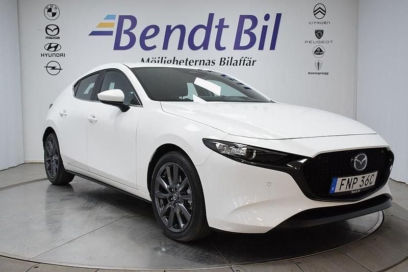 Vit Ny 2025 Mazda 3 Halvkombi | 314 500 kr (Bra pris) - Bild 1/3