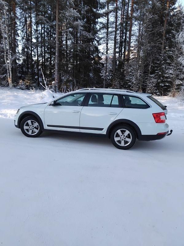 Begagnad Skoda Octavia Scout 184 HK (135 kW) 2016 Kombi
