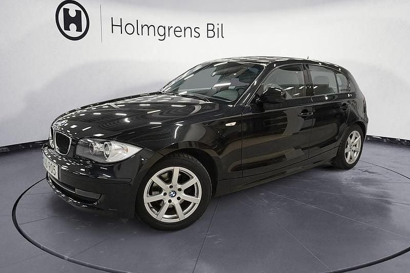 Safirsvart metallic Begagnad 2009 BMW 120 Advantage Halvkombi | 109 900 kr (Dyr) - Bild 1/4
