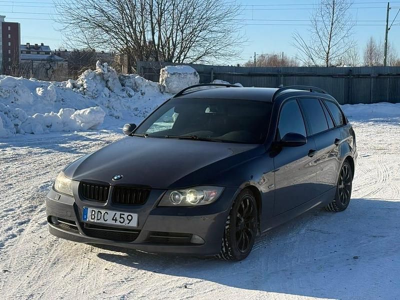 Begagnad BMW 330 231 HK (169 kW) 2006 Kombi