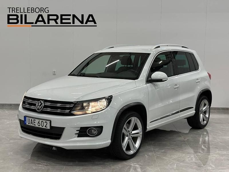 Vit Begagnad 2015 VW Tiguan Sport SUV | 119 900 kr (Marknadspris) - Bild 1/4