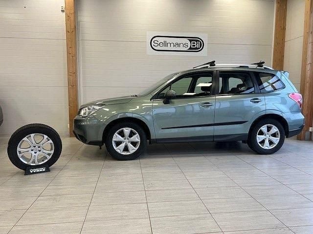 Ljusgrön Begagnad 2015 Subaru Forester SUV | 135 000 kr (Marknadspris) - Bild 1/4