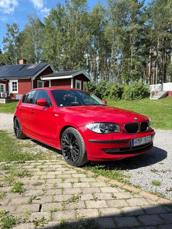 Begagnad 2011 BMW 116 Halvkombi | 57 000 kr (Marknadspris) - Bild 1/4