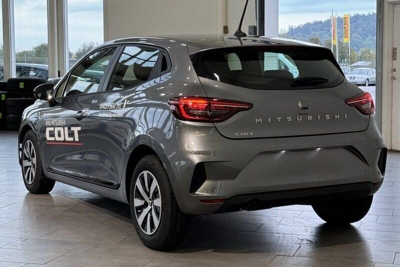 Begagnad Mitsubishi Colt Invite 90 HK (66 kW) 2024 Grå Halvkombi