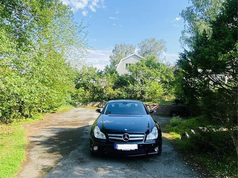 Svart Begagnad 2008 Mercedes CLS350 AMG Sportkupé | 145 000 kr (Lite dyr) - Bild 1/4