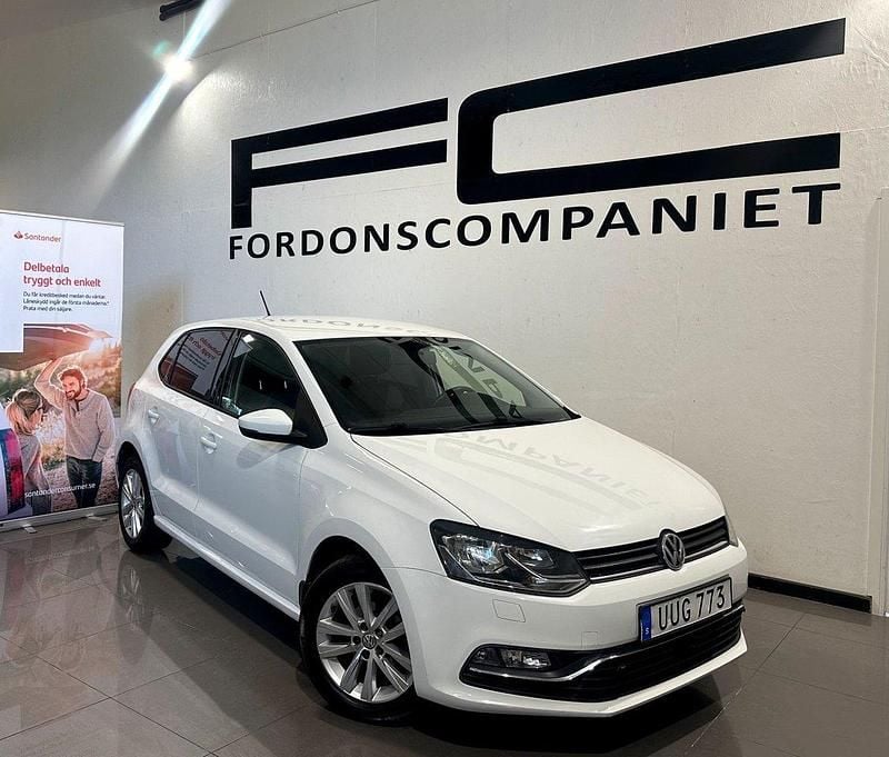 Vit Begagnad 2015 VW Polo Halvkombi | 89 900 kr (Marknadspris) - Bild 1/4