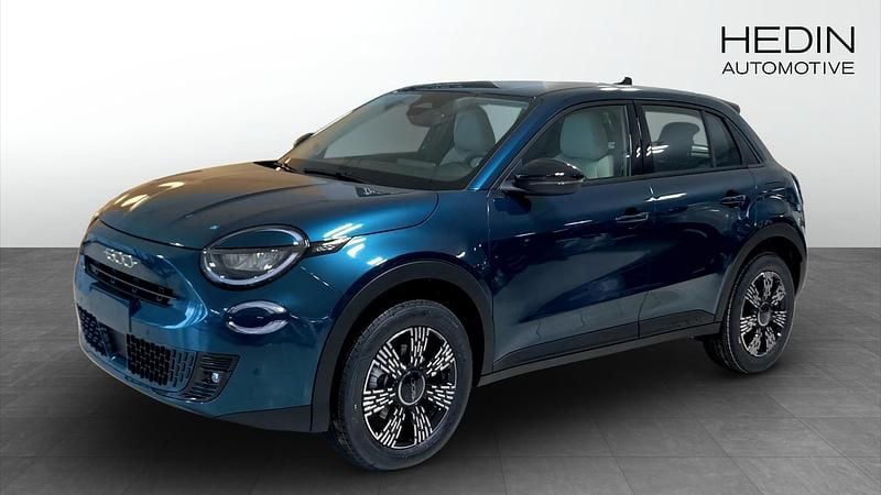 Blå Ny 2025 Fiat 600 Icon SUV | 307 800 kr - Bild 1/4