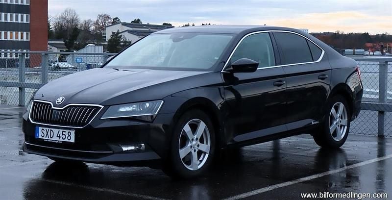 Begagnad Skoda Superb 190 HK (139 kW) 2016 Svart Sedan