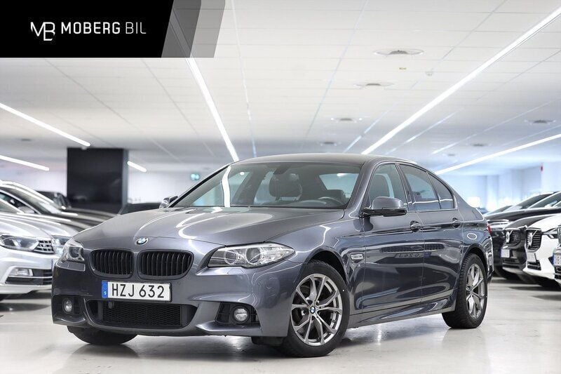 Grå Begagnad 2015 BMW 520 M Sport Sedan | 199 900 kr (Lite dyr) - Bild 1/3