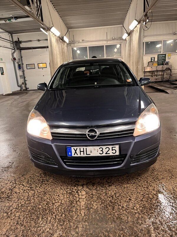 Blå Begagnad 2006 Opel Astra Halvkombi | 30 000 kr (Marknadspris) - Bild 1/4