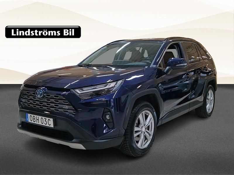 Blå Begagnad 2024 Toyota RAV4 Hybrid SUV | 439 900 kr (Superpris) - Bild 1/3