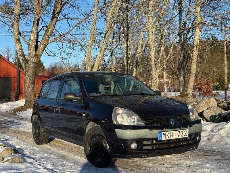 Begagnad Renault Clio R.S. 75 HK (55 kW) 2006 Svart metallic Halvkombi