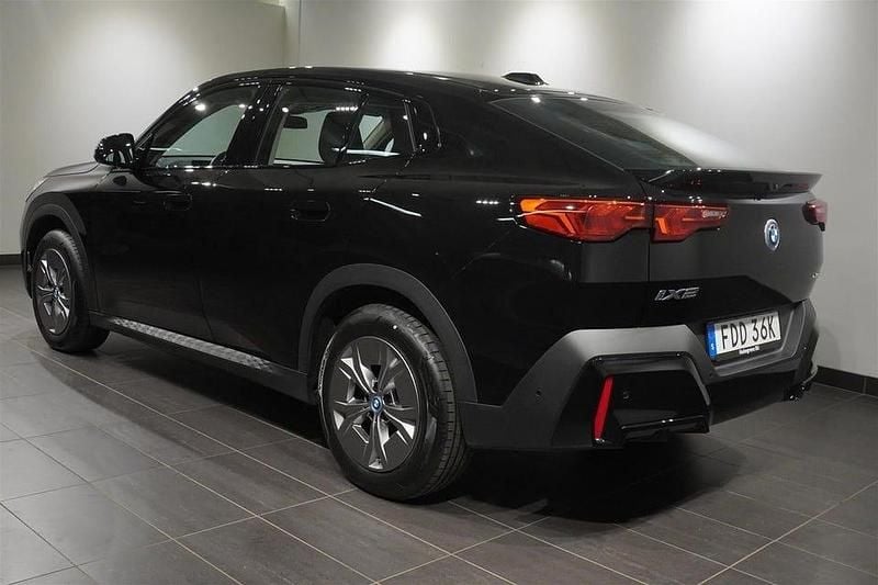 Begagnad BMW iX2 Shadowline 230 kW (313 HK) 2024 Svart ii SUV