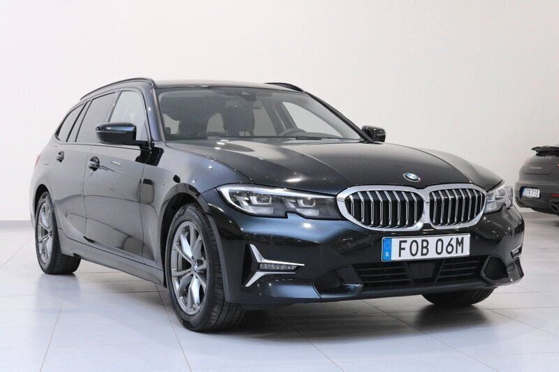 Svart Begagnad 2020 BMW 320 Luxury Line Kombi | 239 900 kr (Bra pris) - Bild 1/4