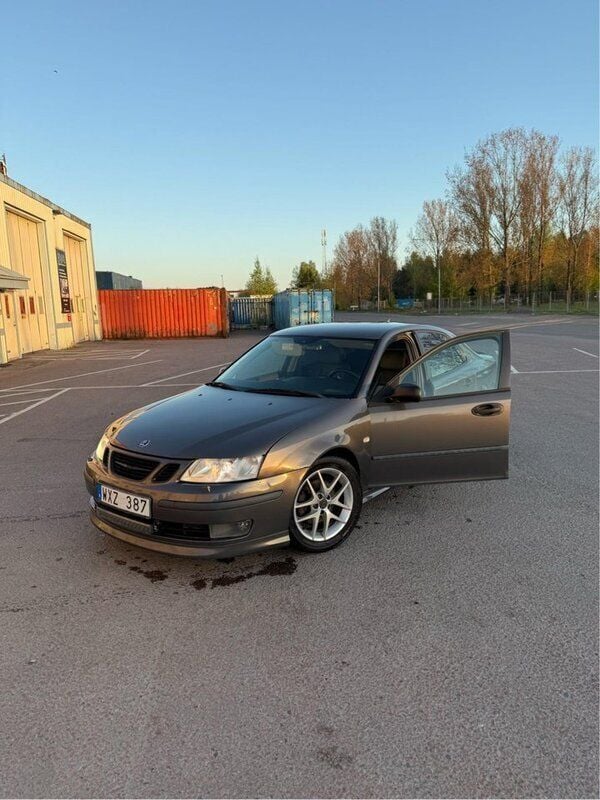 Begagnad 2005 Saab 9-3 Aero Sedan | 29 000 kr (Bra pris) - Bild 1/4