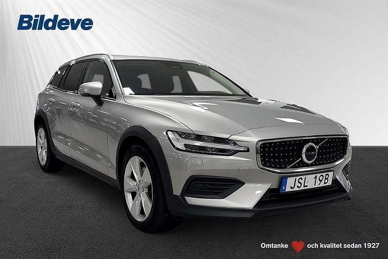 Silver Begagnad 2022 Volvo V60 CC Core Kombi | 349 900 kr (Marknadspris) - Bild 1/4