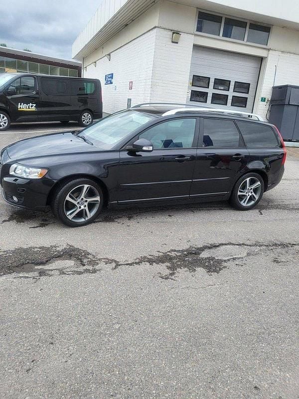 Svart Begagnad 2012 Volvo V50 Momentum Kombi | 71 000 kr (Marknadspris) - Bild 1/4