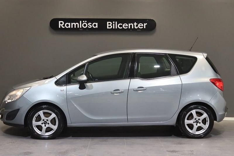 Grå Begagnad 2011 Opel Meriva Enjoy Minibuss | 39 900 kr (Marknadspris) - Bild 1/4