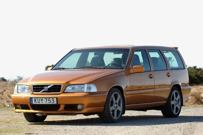 Gul Begagnad 1997 Volvo V70 Kombi | 25 000 kr (Marknadspris) - Bild 1/4