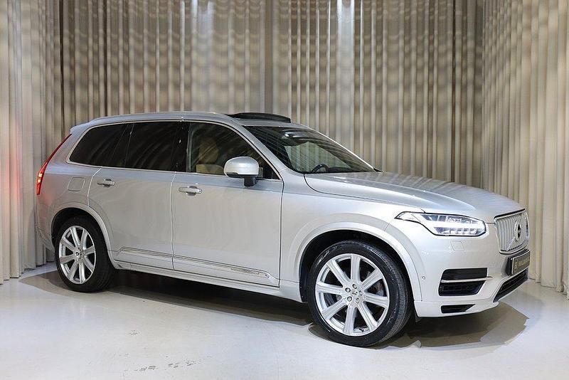 Grå Begagnad 2015 Volvo XC90 Inscription SUV | 399 900 kr (Marknadspris) - Bild 1/4