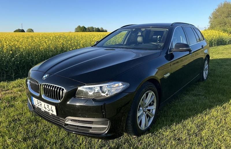 Svart Begagnad 2016 BMW 520 Kombi | 169 000 kr (Marknadspris) - Bild 1/4