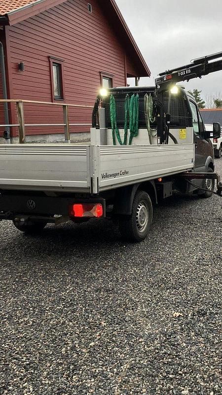 Svart Begagnad 2016 VW Crafter Van | 262 500 kr - Bild 1/4