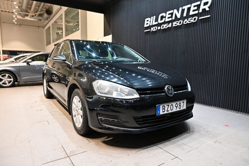 Svart Begagnad 2013 VW Golf VII Halvkombi | 139 900 kr (Lite dyr) - Bild 1/4