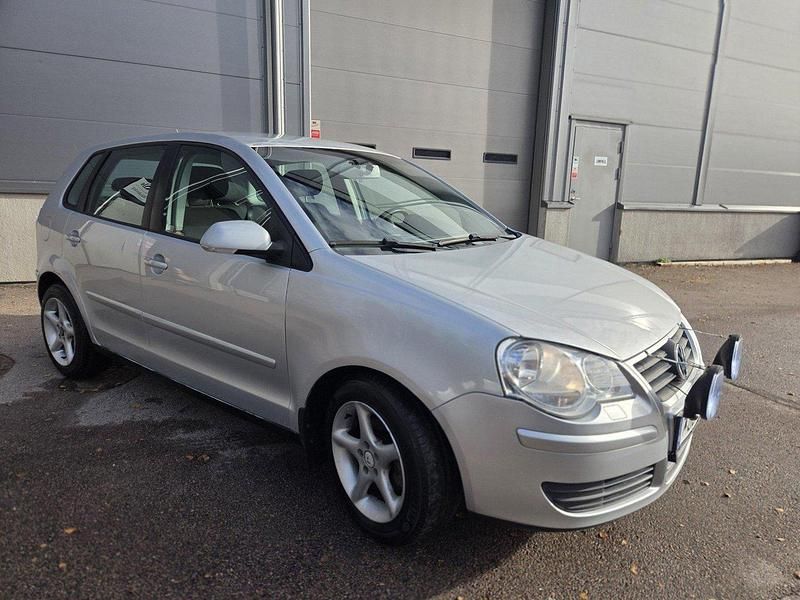 Silver Begagnad 2007 VW Polo Comfortline Halvkombi | 29 000 kr (Lite dyr) - Bild 1/4
