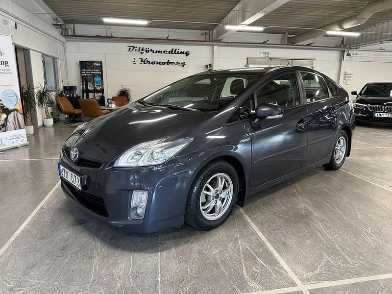 Mörkgrå Begagnad 2009 Toyota Prius Halvkombi | 69 900 kr (Marknadspris) - Bild 1/4