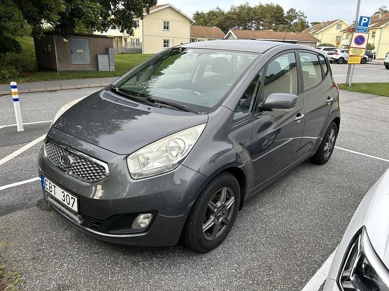 Grå Begagnad 2011 Kia Venga Comfort Halvkombi | 23 000 kr (Superpris) - Bild 1/4