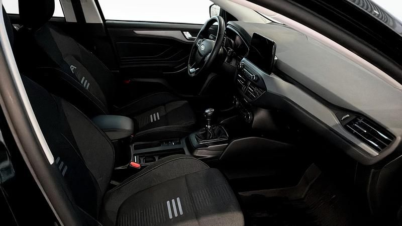 Begagnad Ford Focus Active 2022 Svart