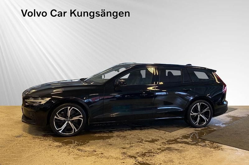 Begagnad Volvo V60 Plus 355 HK (261 kW) 2022 Svart Kombi