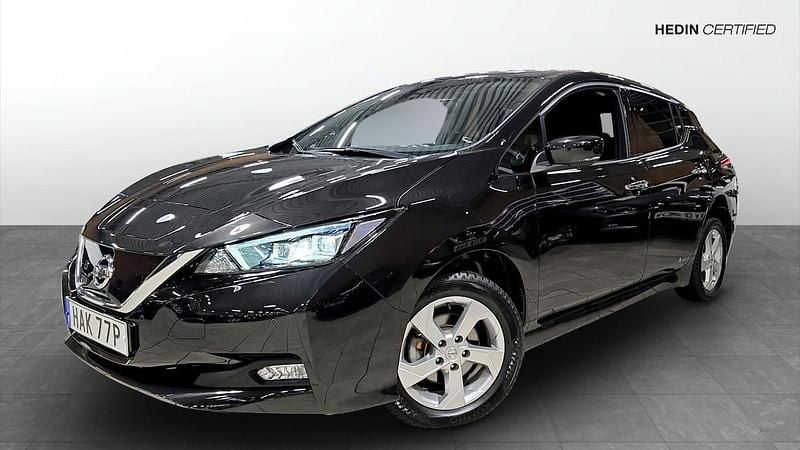Begagnad Nissan Leaf N-Connecta 160 kW (218 HK) 2021 Svart Halvkombi