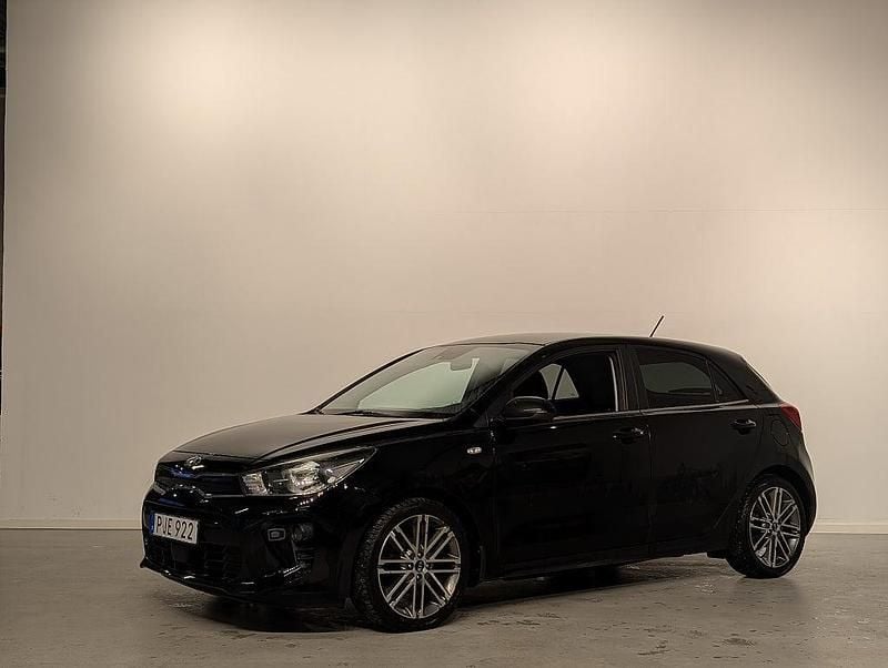 Svart Begagnad 2017 Kia Rio Halvkombi | 94 400 kr (Marknadspris) - Bild 1/4