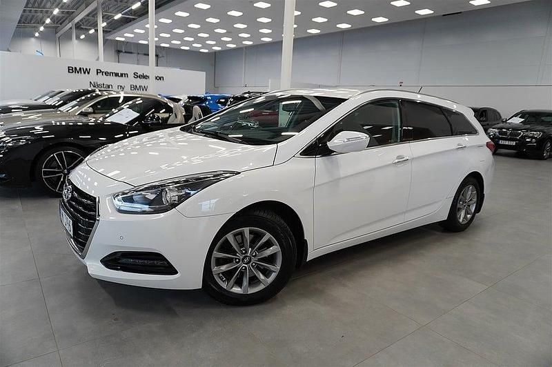 Vit Begagnad 2016 Hyundai i40 Kombi | 99 900 kr (Marknadspris) - Bild 1/4